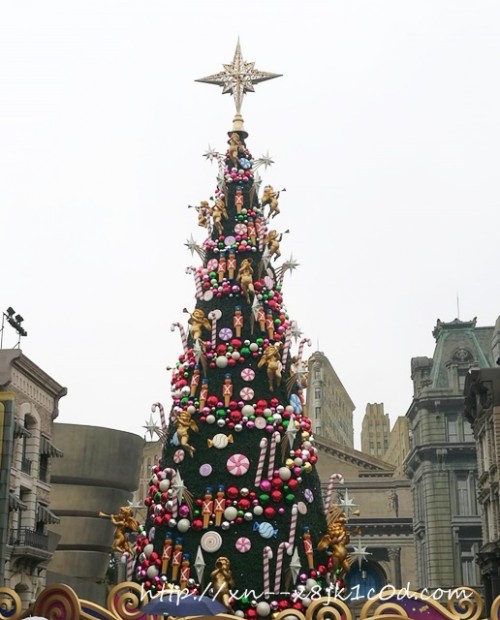 ユニバ新クリスマスツリーの画像