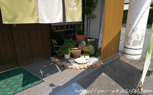 羽島にあるジーンカフェの入り口付近